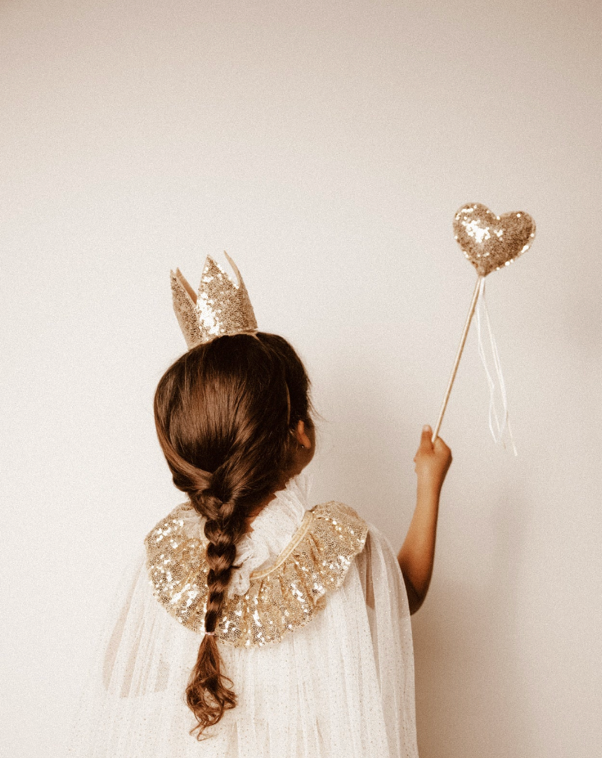 Mrs. Ertha • The Golden Queen Umhang