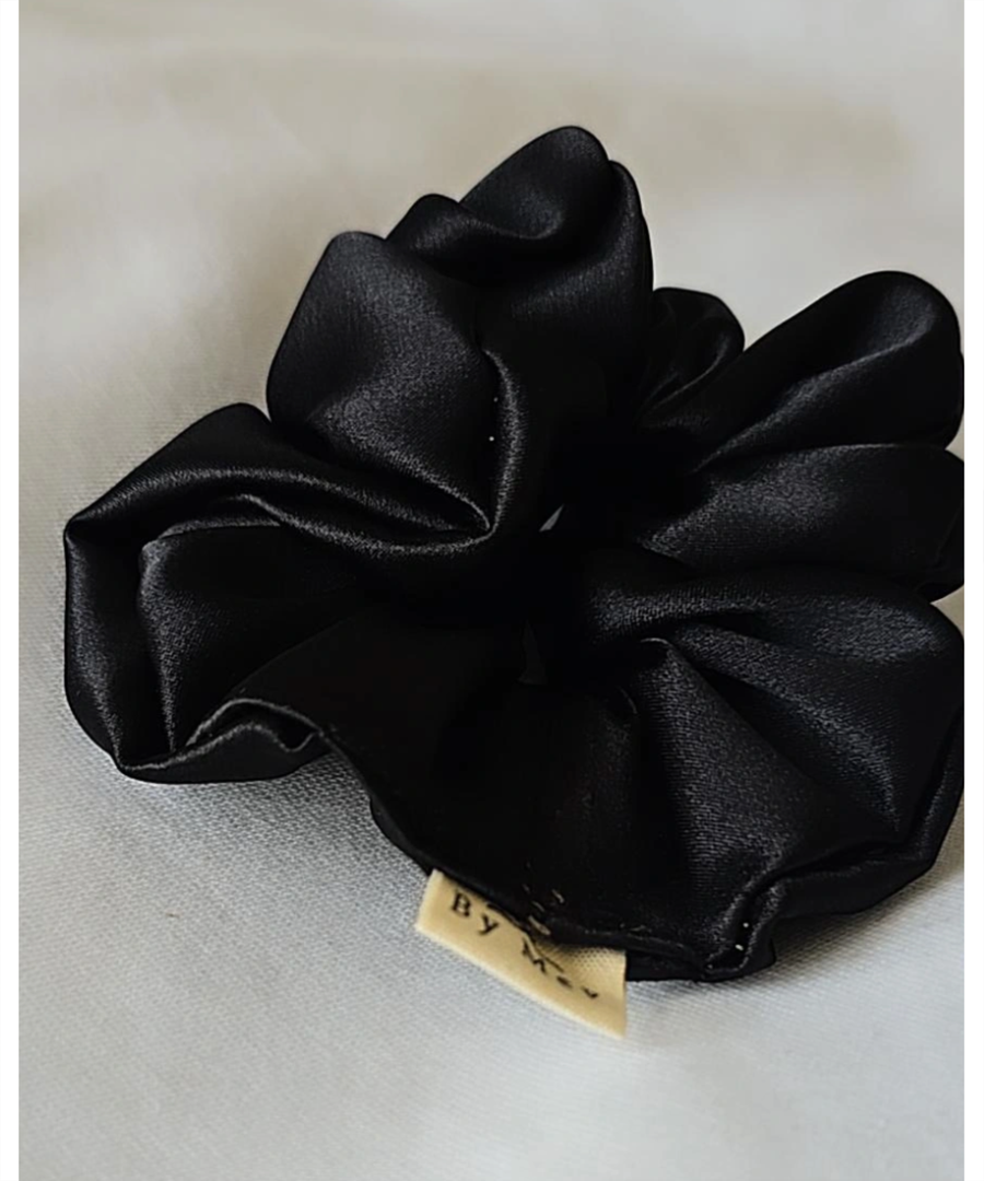 By Mev Bowtique • Scrunchie M satin black