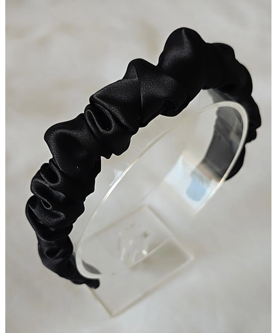 By Mev Bowtique • Scrunchie Haarreif Satin black