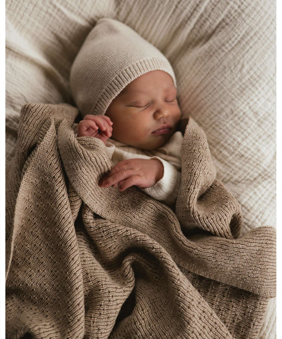 hvid • Bonnet Newborn oat