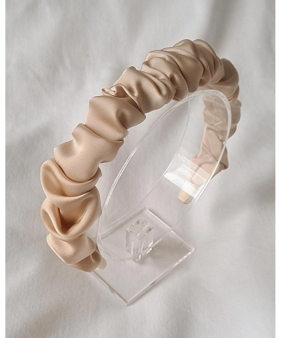 By Mev Bowtique • Scrunchie Haarreif Satin ivory