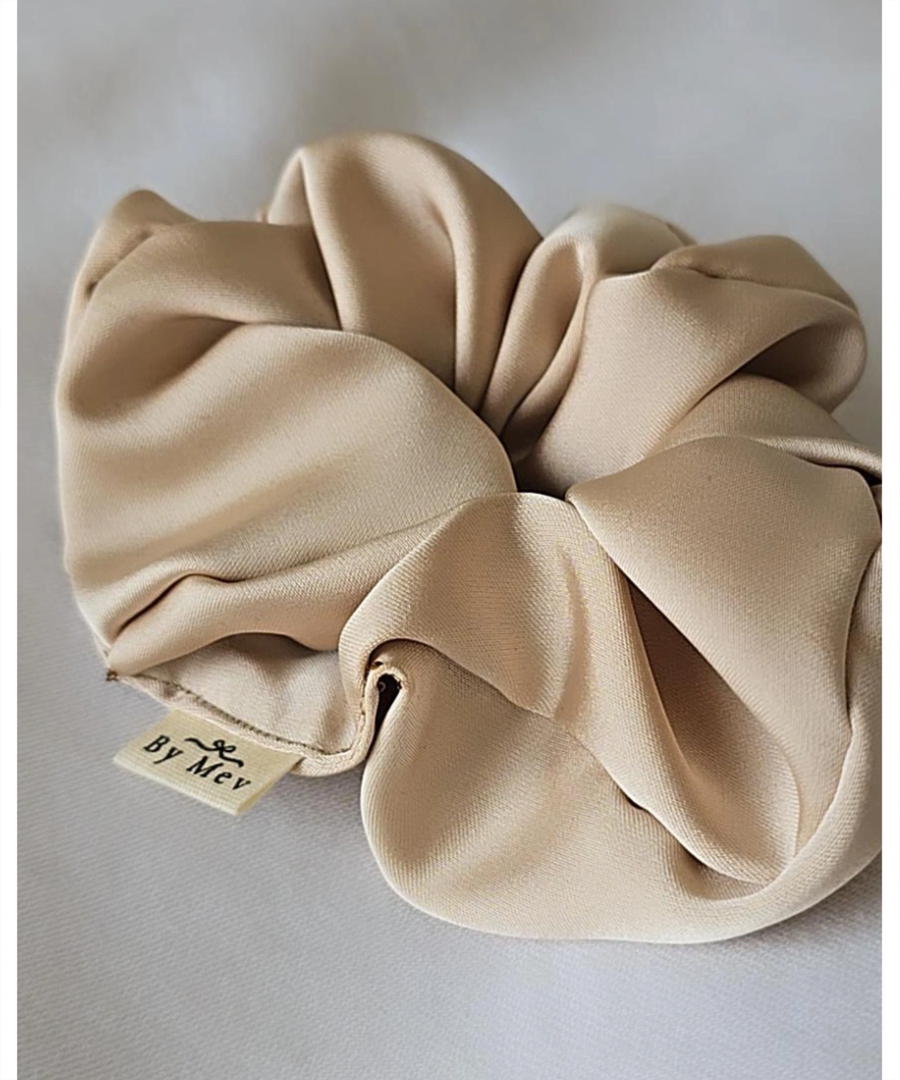 By Mev Bowtique • Scrunchie M satin champagner