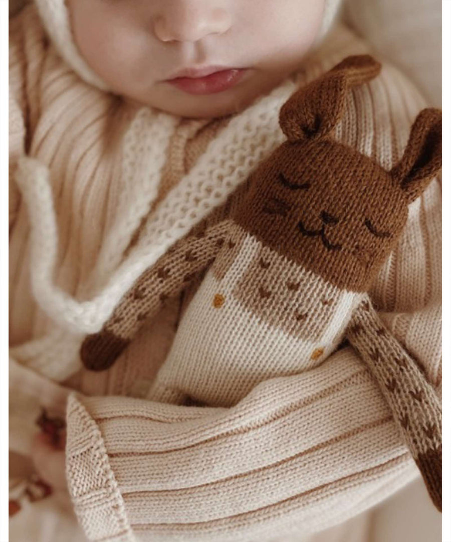 Main Sauvage • Bunny Knit Toy ecru overalls