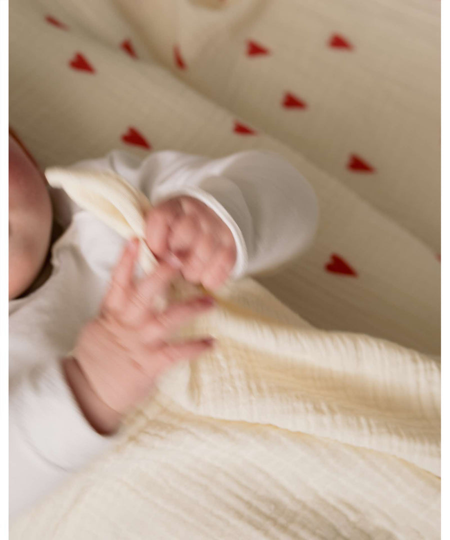 Studio Noos • Nuschi / Musselin Tuch 70x70cm Sage Green Hearts Swaddle
