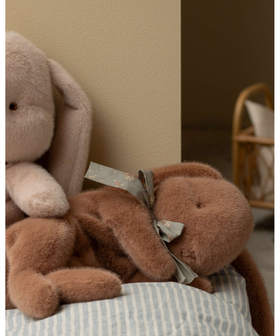 Maileg • Schlafender Plüsch Hase klein soft brown